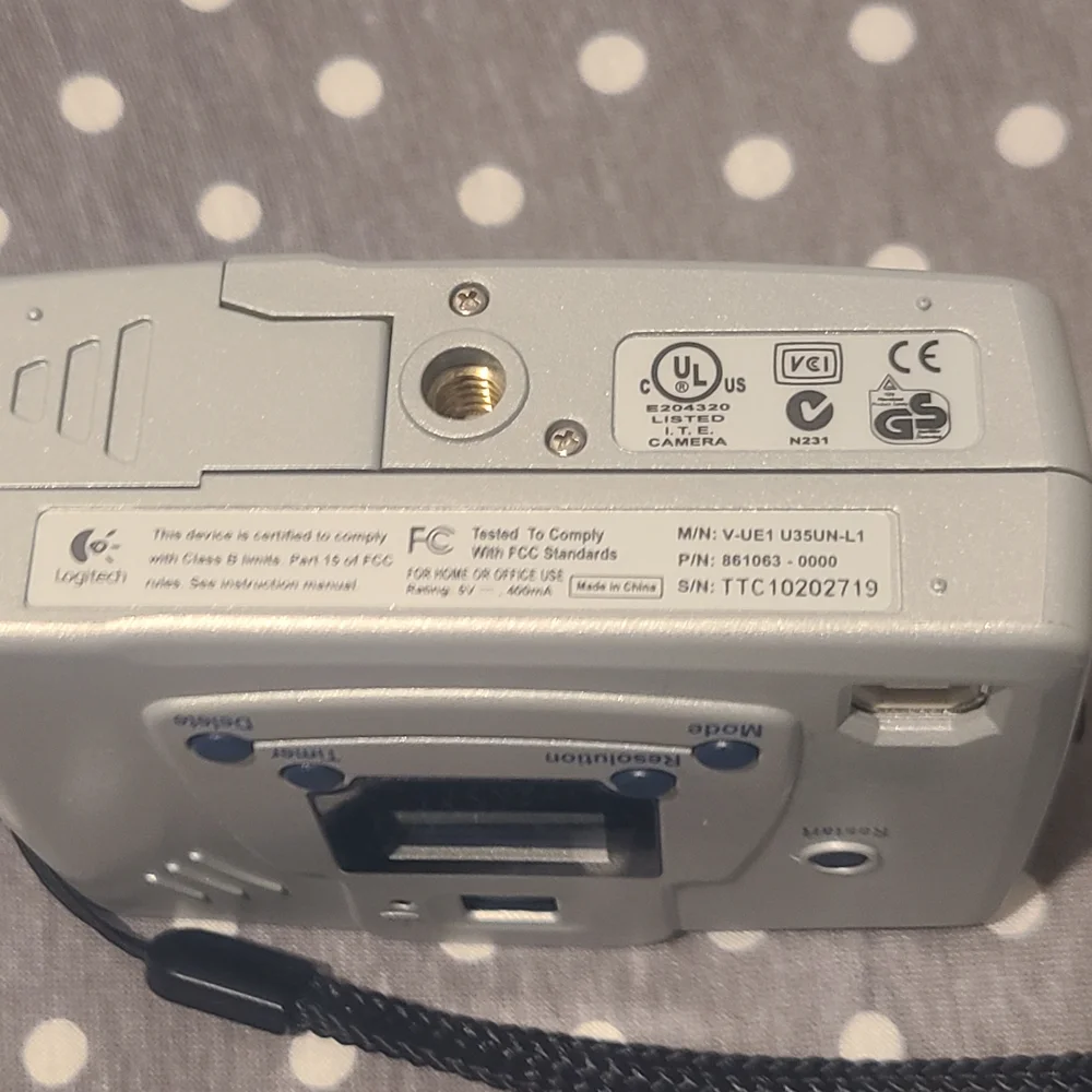 Logitech QuickCam Traveler Digital And Internet Camera W/StandVintage *WORKING*